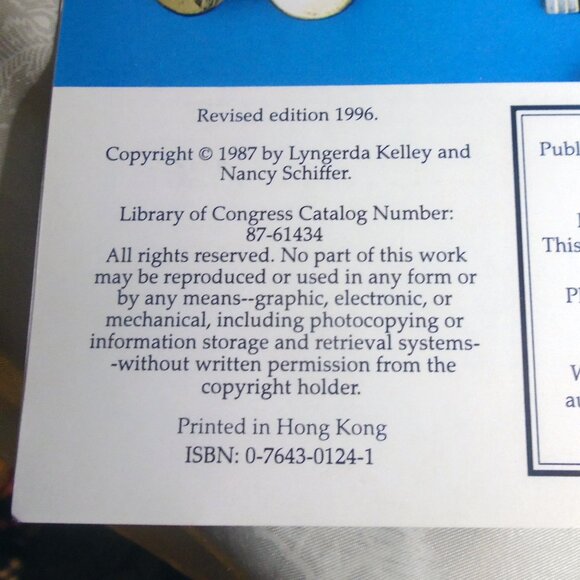 Vintage Plastic Jewelry Book for Researching History & Information - Schiffer - Picture 4 of 9